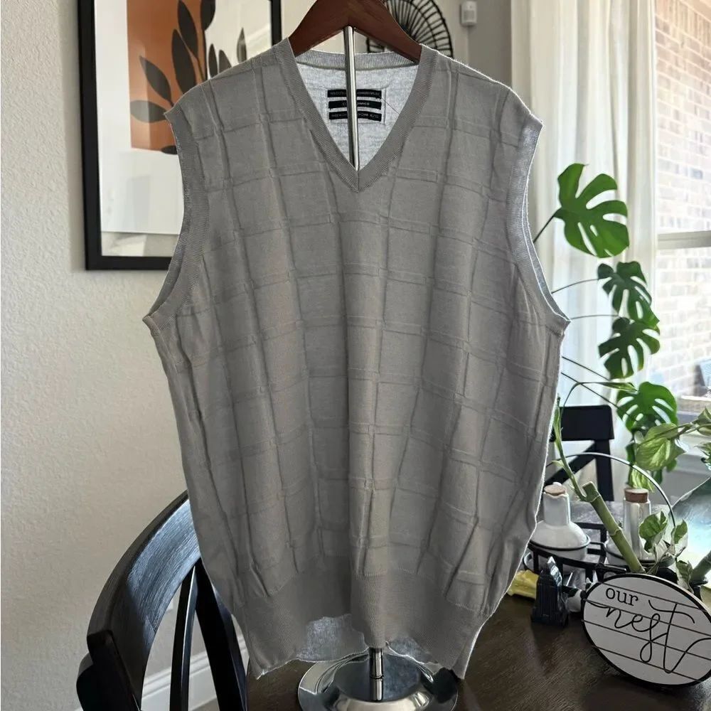 NWOT Club Monaco Sleeveless V Neck Crew Top Cashmere Silk XL Squares